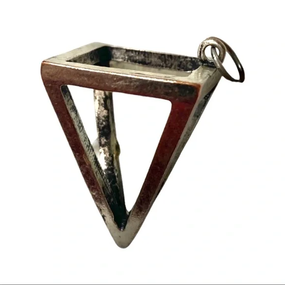 Free Geometric Pendant - Picture 3 of 4